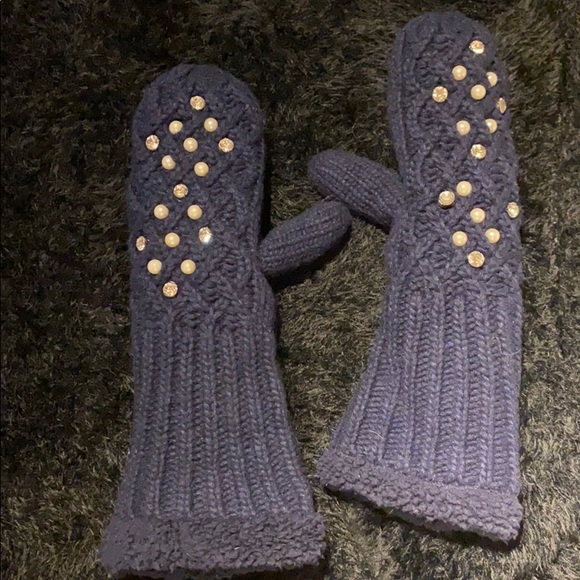 Mittens - Picture 1 of 4